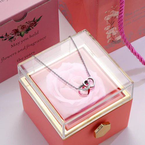 Colar Lovers Personalizável Dois Corações + Caixa Rosa Eterna de Brinde